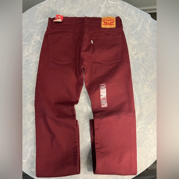 Men’s Levi's Deep Red Denim Pants - Picture 2 of 3
